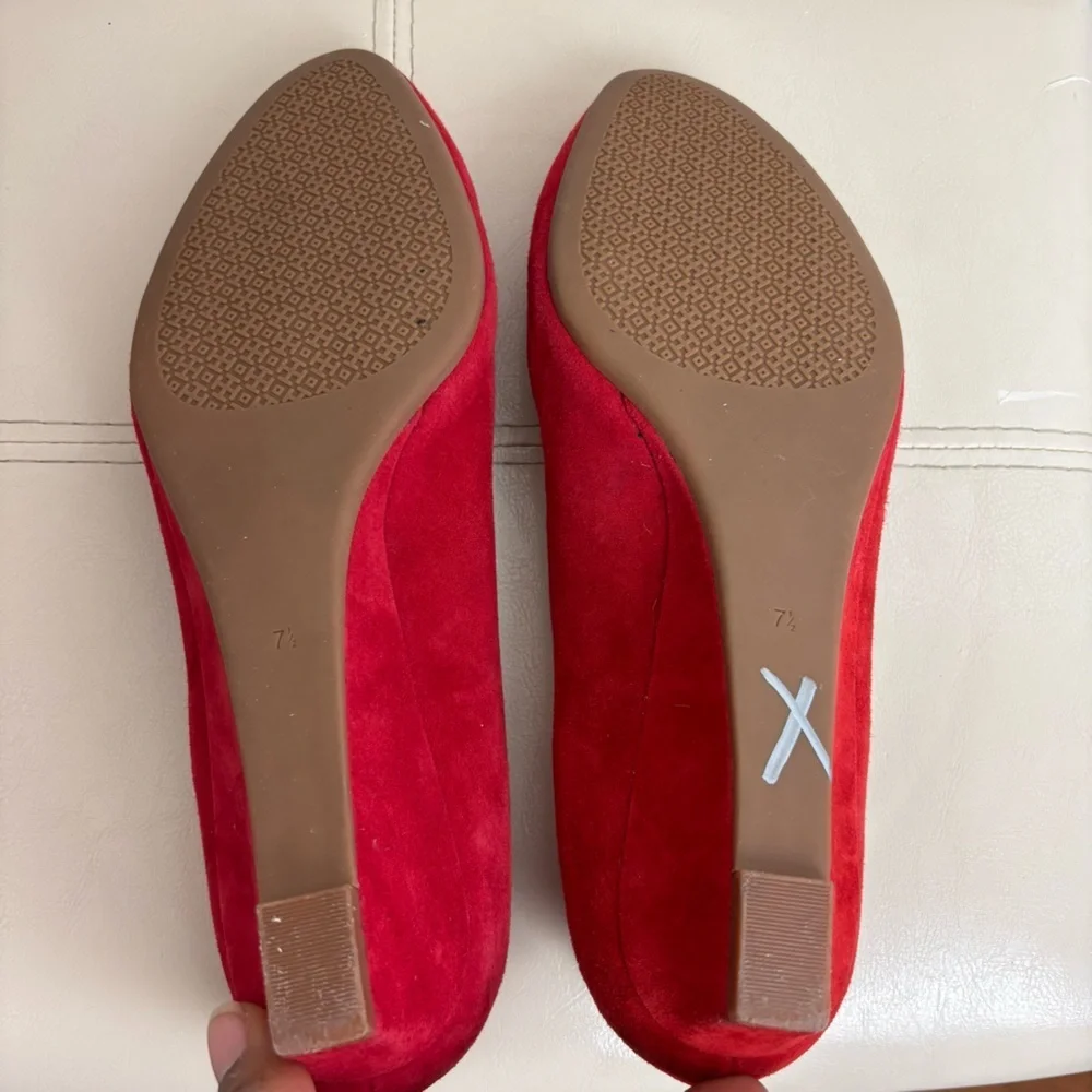 Tory Burch Luna Wedge In Red Suede with Gold Emblem Size 7.5